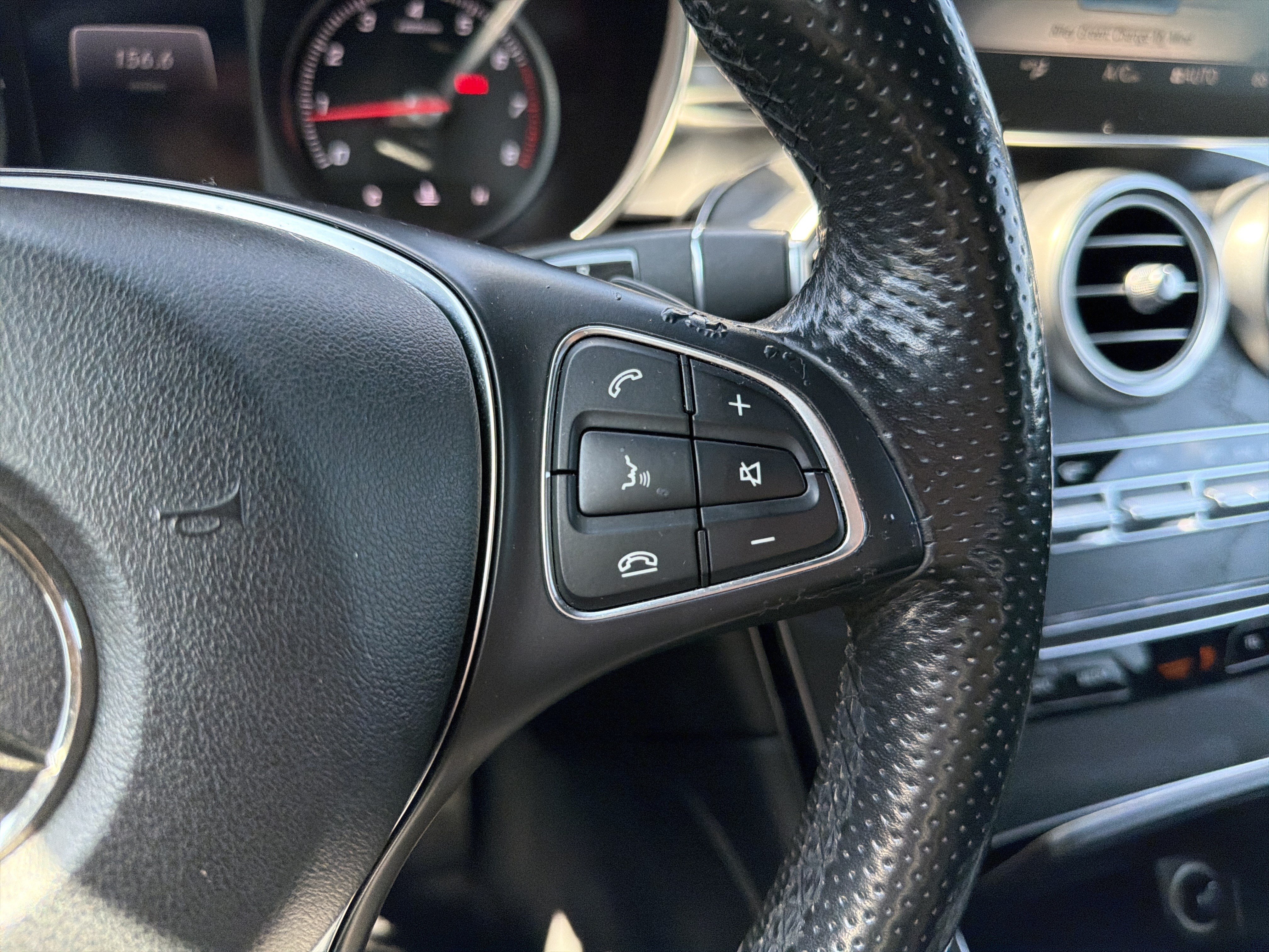 Used 2018 Mercedes-Benz GLC 300 4MATIC image 20