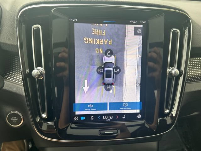 Certified 2025 Volvo XC40 B5 Plus AWD/4WD image 25