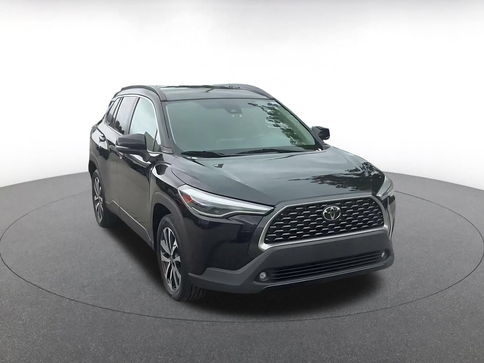 Used 2022 Toyota Corolla Cross XLE AWD/4WD image 3