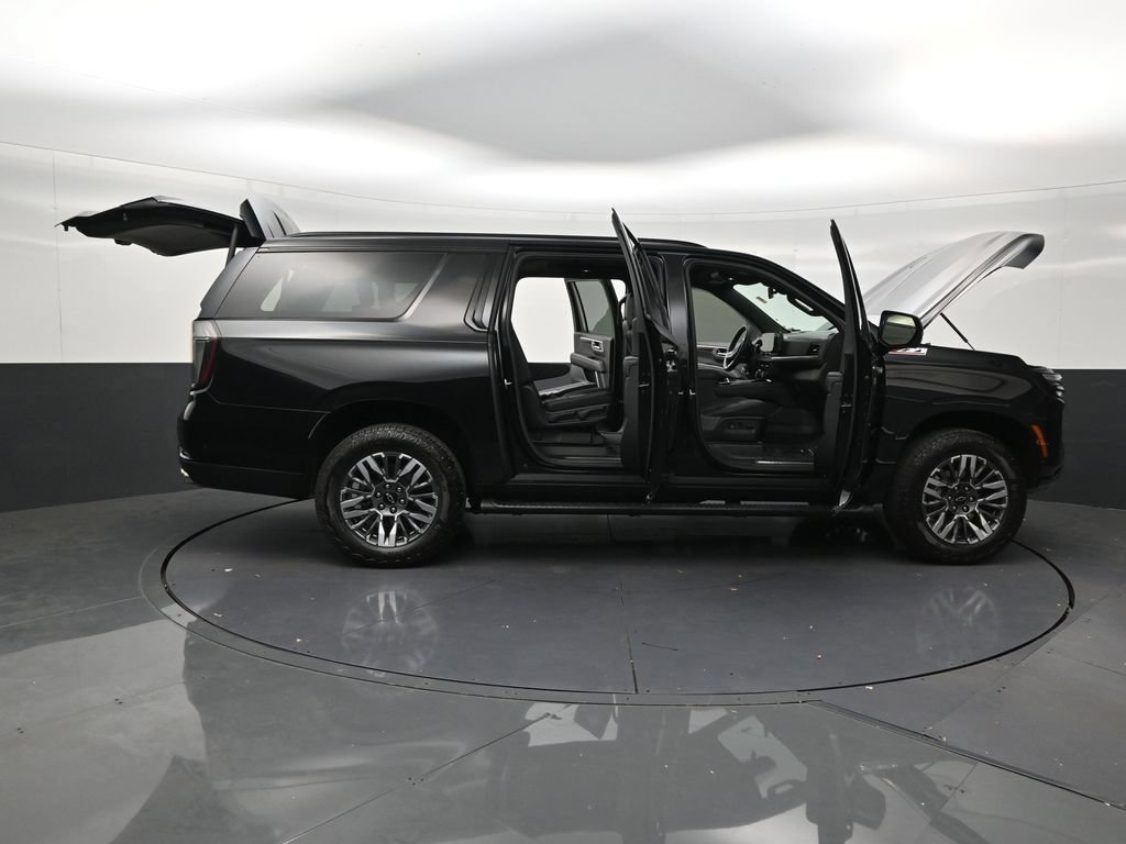 Used 2025 Chevrolet Suburban Z71 w/ Comfort Package AWD/4WD image 29