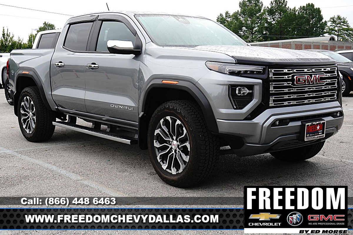Used 2025 GMC Canyon Denali AWD/4WD image 1