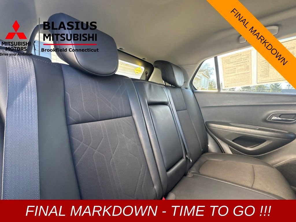 Used 2022 Chevrolet Trax LT w/ LT Convenience Package image 23