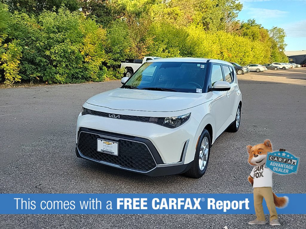 Used 2025 Kia Soul LX w/ LX Technology Package FWD image 2