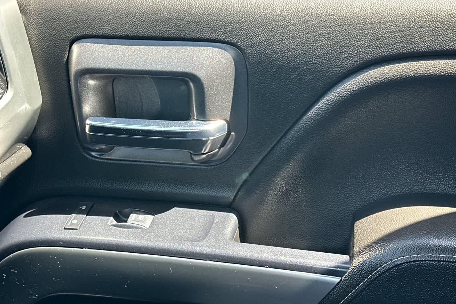 Used 2018 Chevrolet Silverado 1500 LT w/ All Star Edition RWD image 19