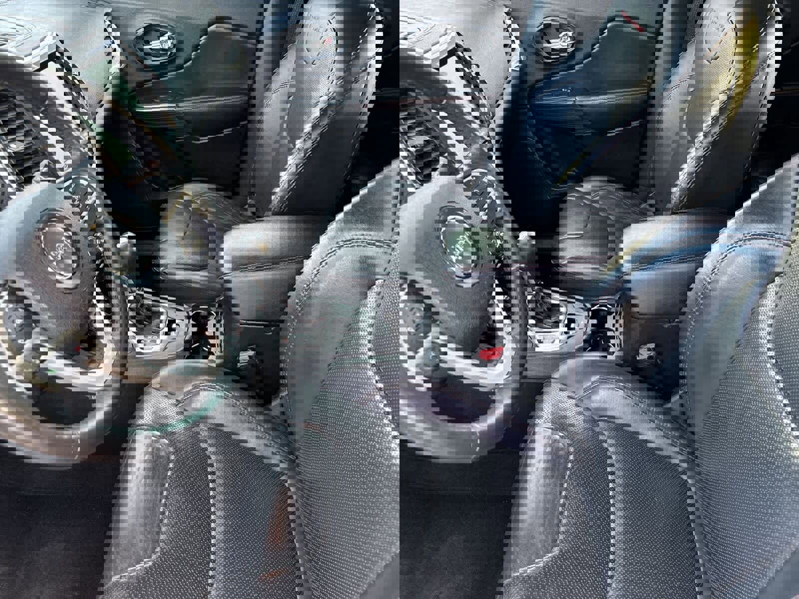 Used 2016 Jeep Cherokee Trailhawk w/ Comfort/Convenience Group image 17