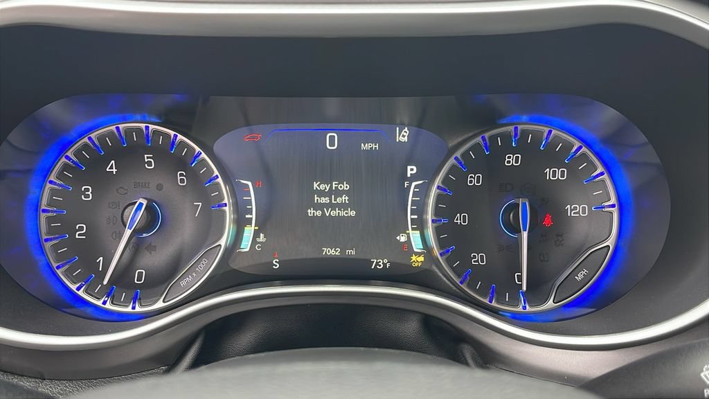 Used 2026 Chrysler Pacifica Select FWD image 34