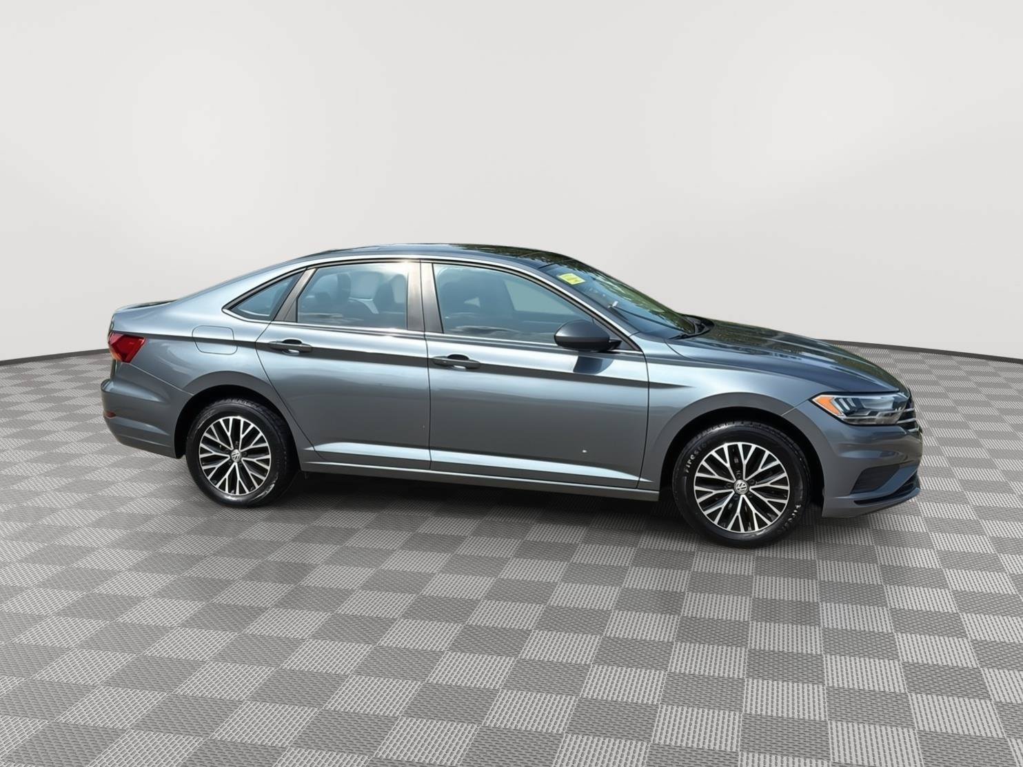 Used 2019 Volkswagen Jetta SE w/ Cold Weather Package FWD image 4