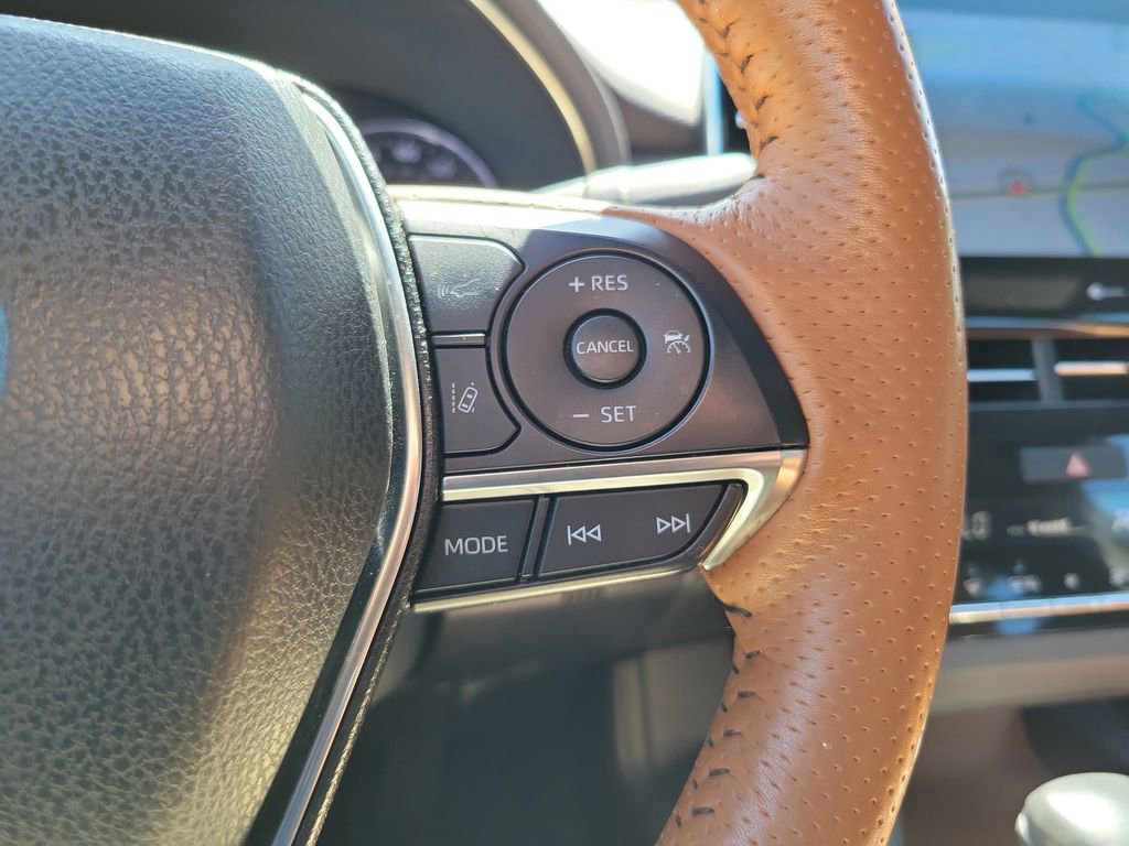 Used 2020 Toyota Avalon Limited image 26