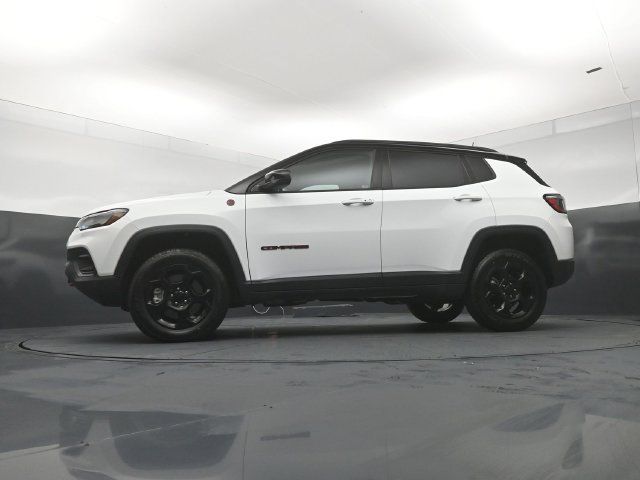 Used 2023 Jeep Compass Trailhawk w/ Trailhawk Convenience Group AWD/4WD image 21