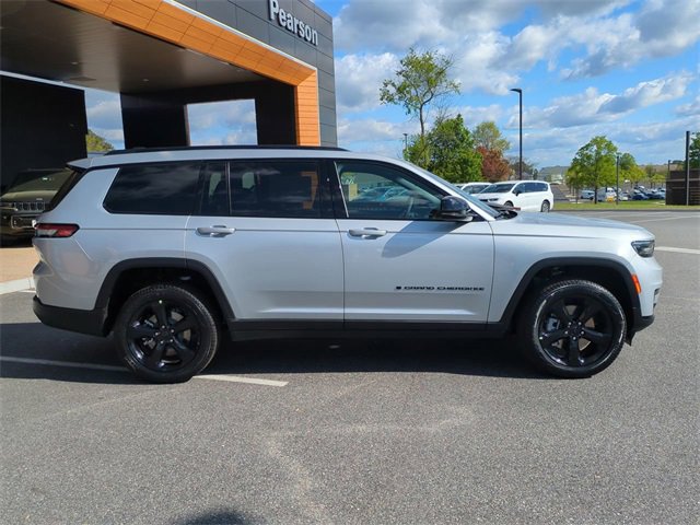 New 2025 Jeep Grand Cherokee L Limited w/ Black Appearance Package image 3