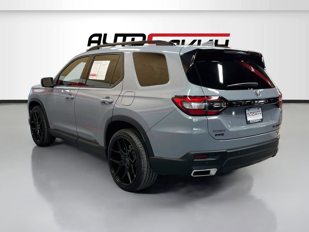 Used 2025 Honda Pilot Black Edition image 5