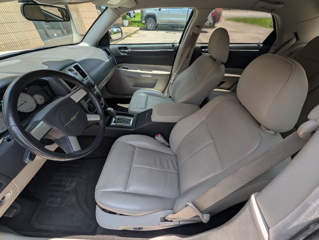 Used 2006 Chrysler 300 Touring w/ Comfort/Convenience Group RWD image 7