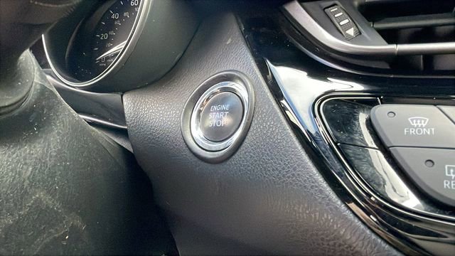 Used 2020 Toyota C-HR XLE image 22