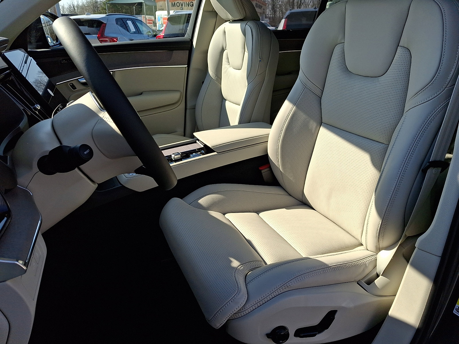 New 2026 Volvo XC90 T8 Ultra w/ Protection Package Premier image 8