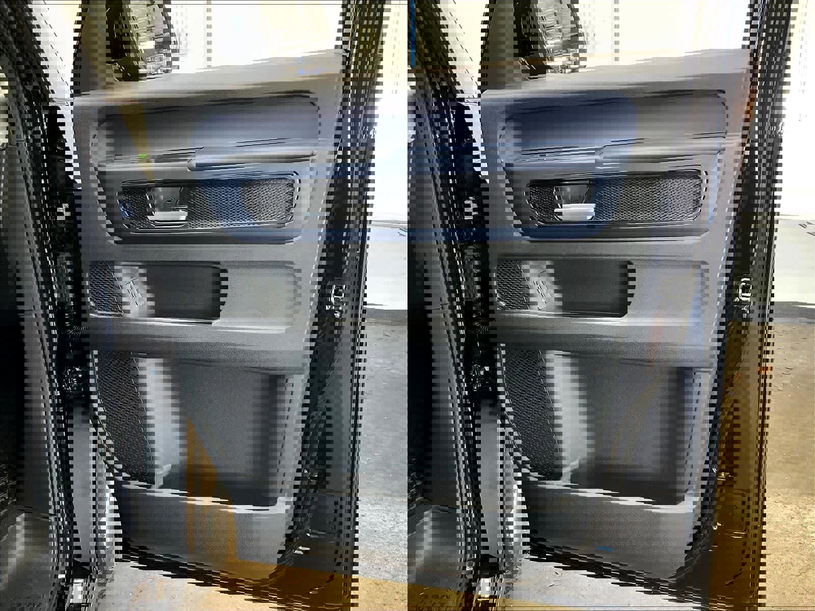 New 2025 Volkswagen ID. Buzz Pro S image 29