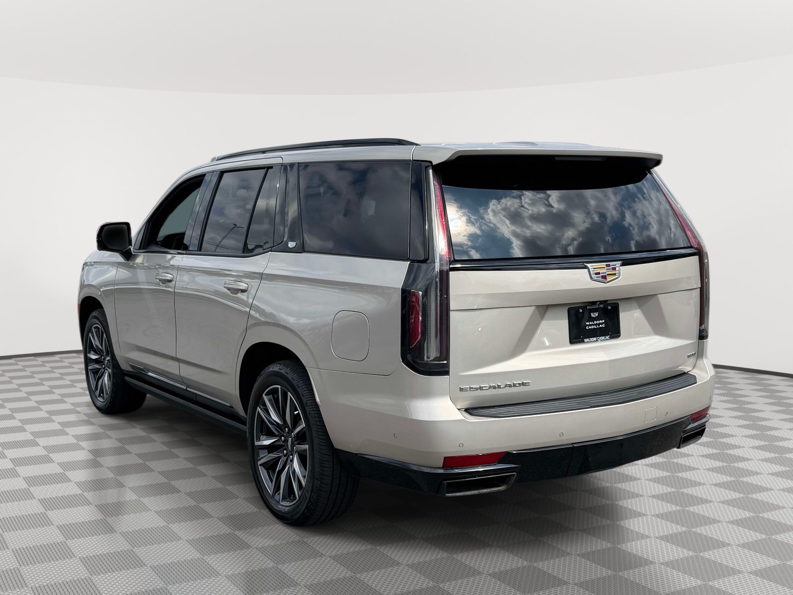 Used 2021 Cadillac Escalade Sport w/ Driver Assist Tech Package AWD/4WD image 4