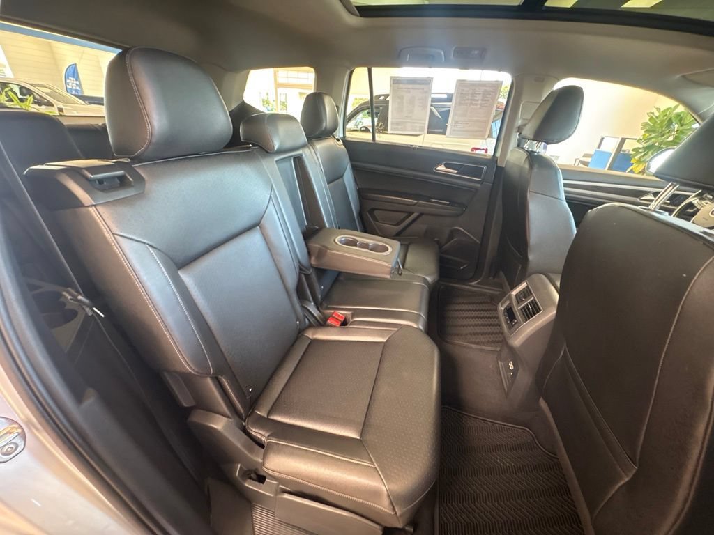 Used 2018 Volkswagen Atlas SEL w/ R-Line Package AWD/4WD image 28