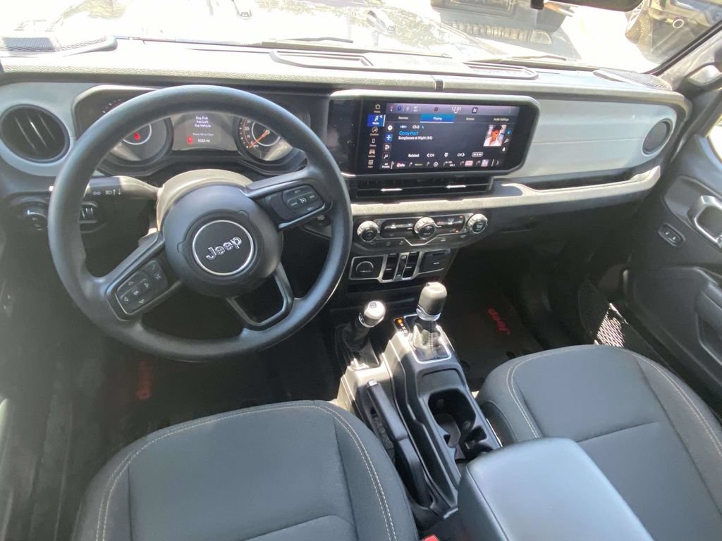 Used 2025 Jeep Gladiator Sport AWD/4WD image 15