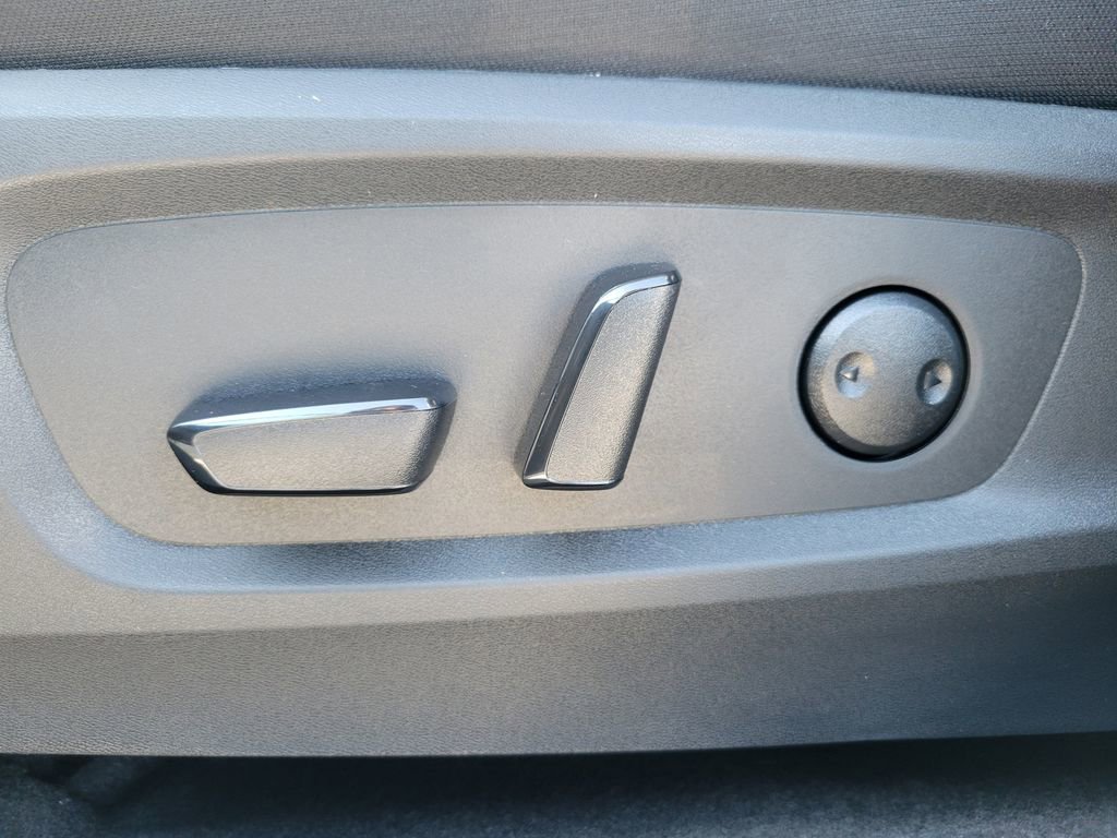 New 2025 Nissan Pathfinder SV image 11