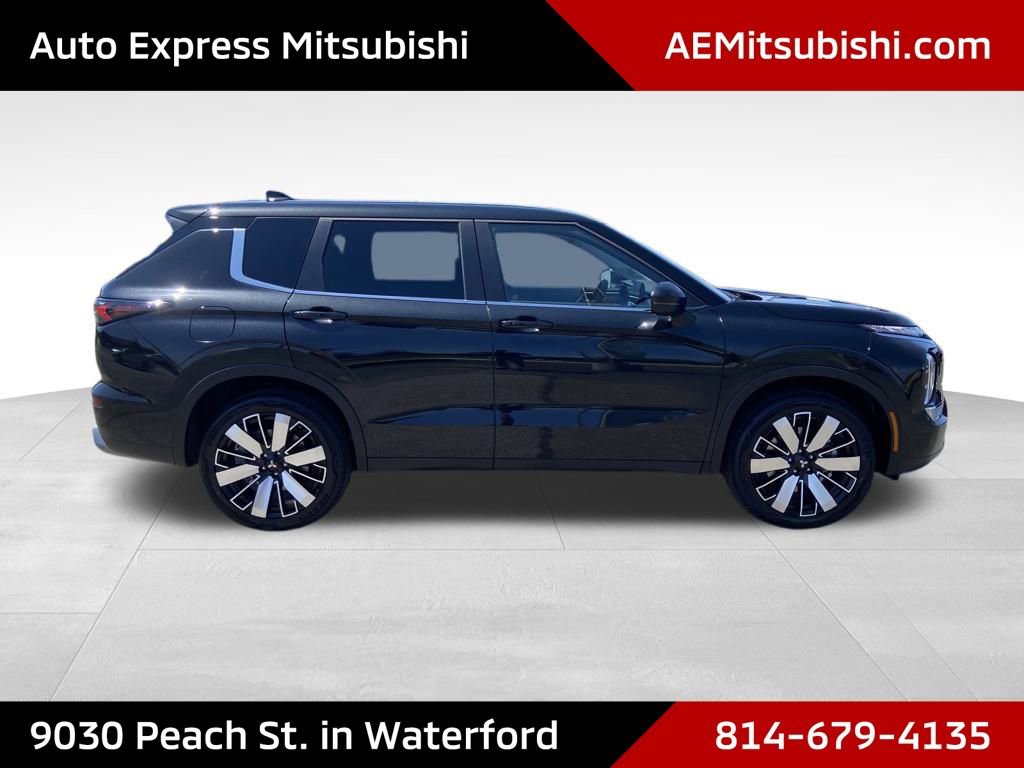New 2026 Mitsubishi Outlander SE image 8