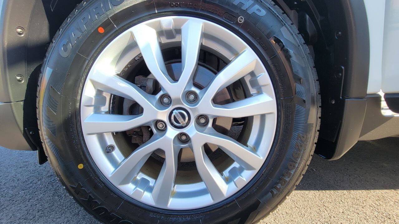 Used 2017 Nissan Rogue SV w/ SV Premium Package AWD/4WD image 30
