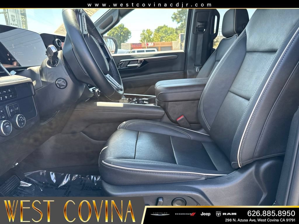 Used 2025 Chevrolet Suburban Premier AWD/4WD image 24