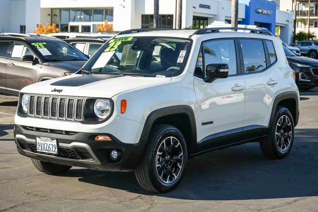 Used 2023 Jeep Renegade Latitude AWD/4WD image 3