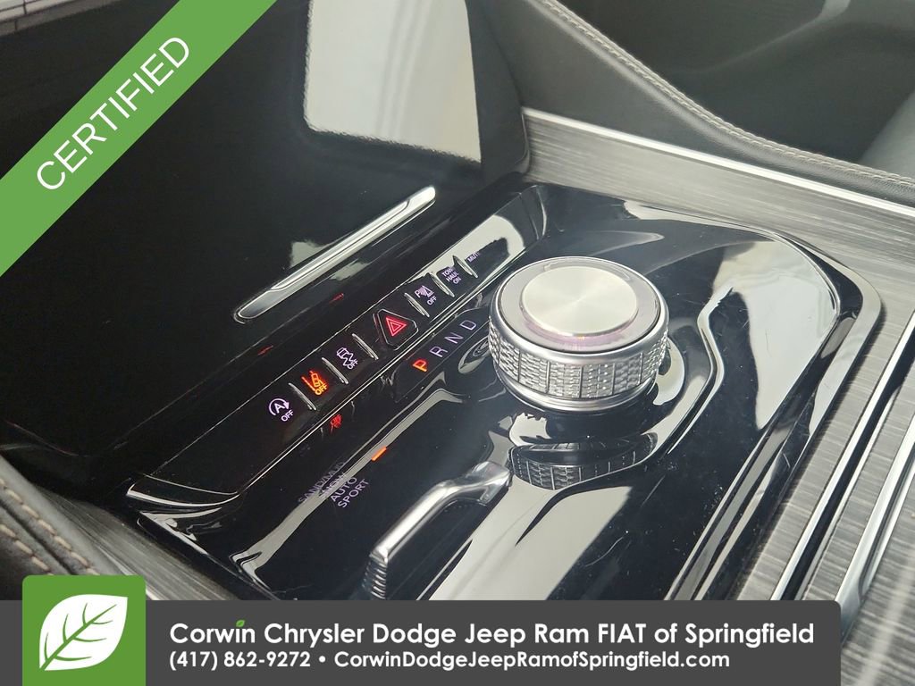 Certified 2024 Jeep Wagoneer L Series II w/ Flexible Seating Group image 29