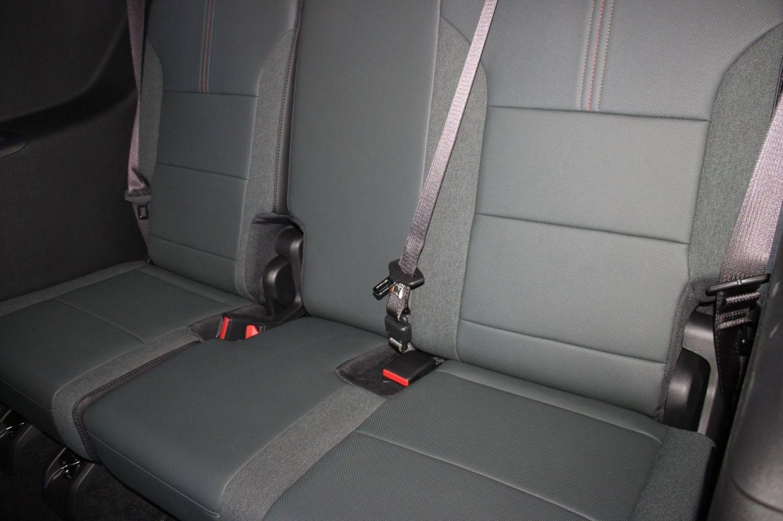 Used 2026 GMC Acadia AT4 image 30