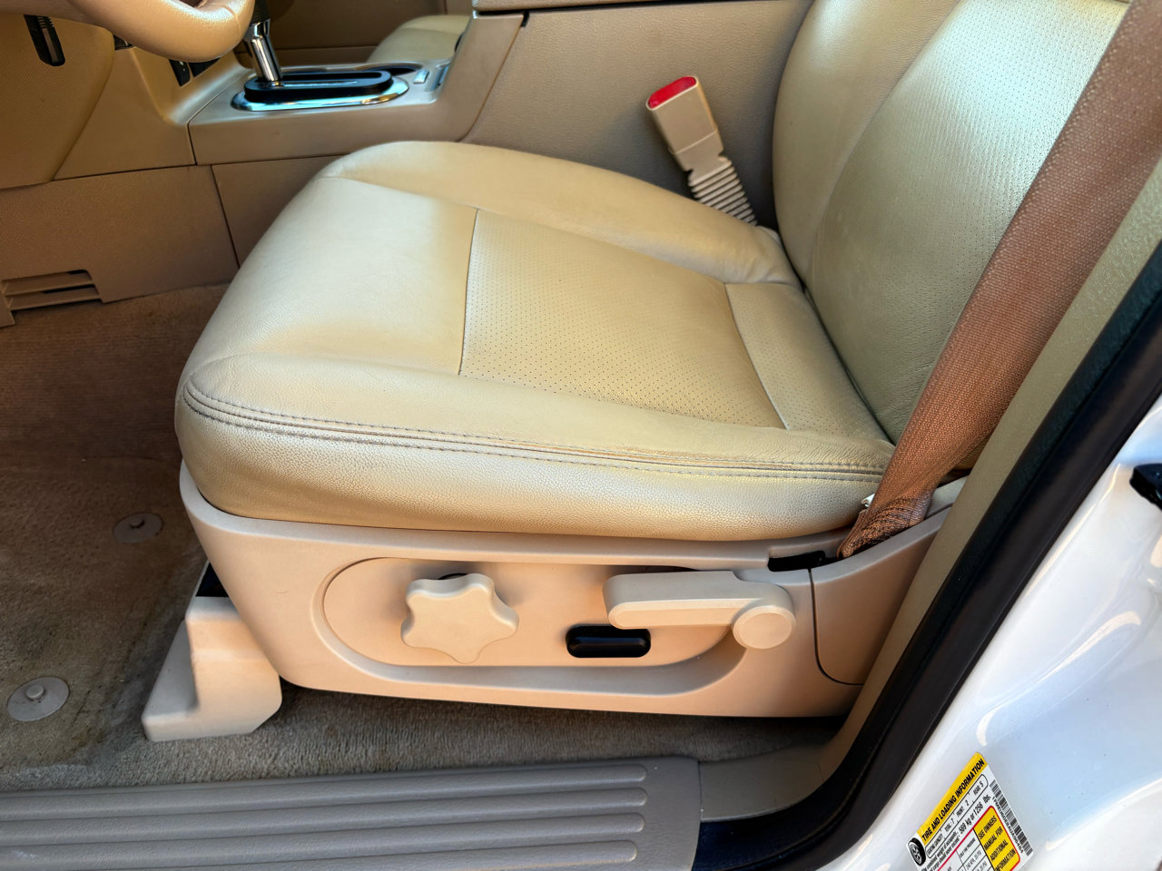 Used 2010 Ford Explorer XLT image 45