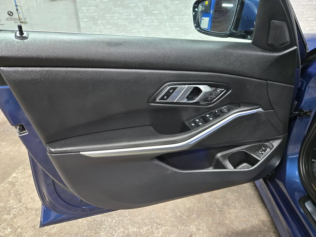 Used 2022 BMW 330i xDrive Sedan w/ Driving Assistance Package AWD/4WD image 7