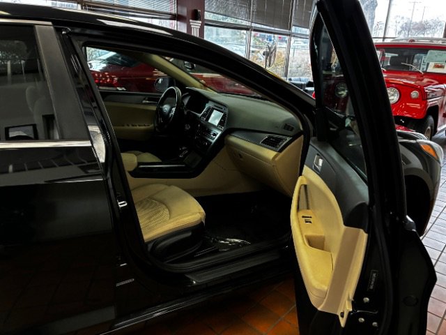 Used 2017 Hyundai Sonata SE image 34