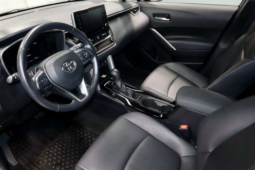 Used 2022 Toyota Corolla Cross XLE w/ Convenience Package AWD/4WD image 24