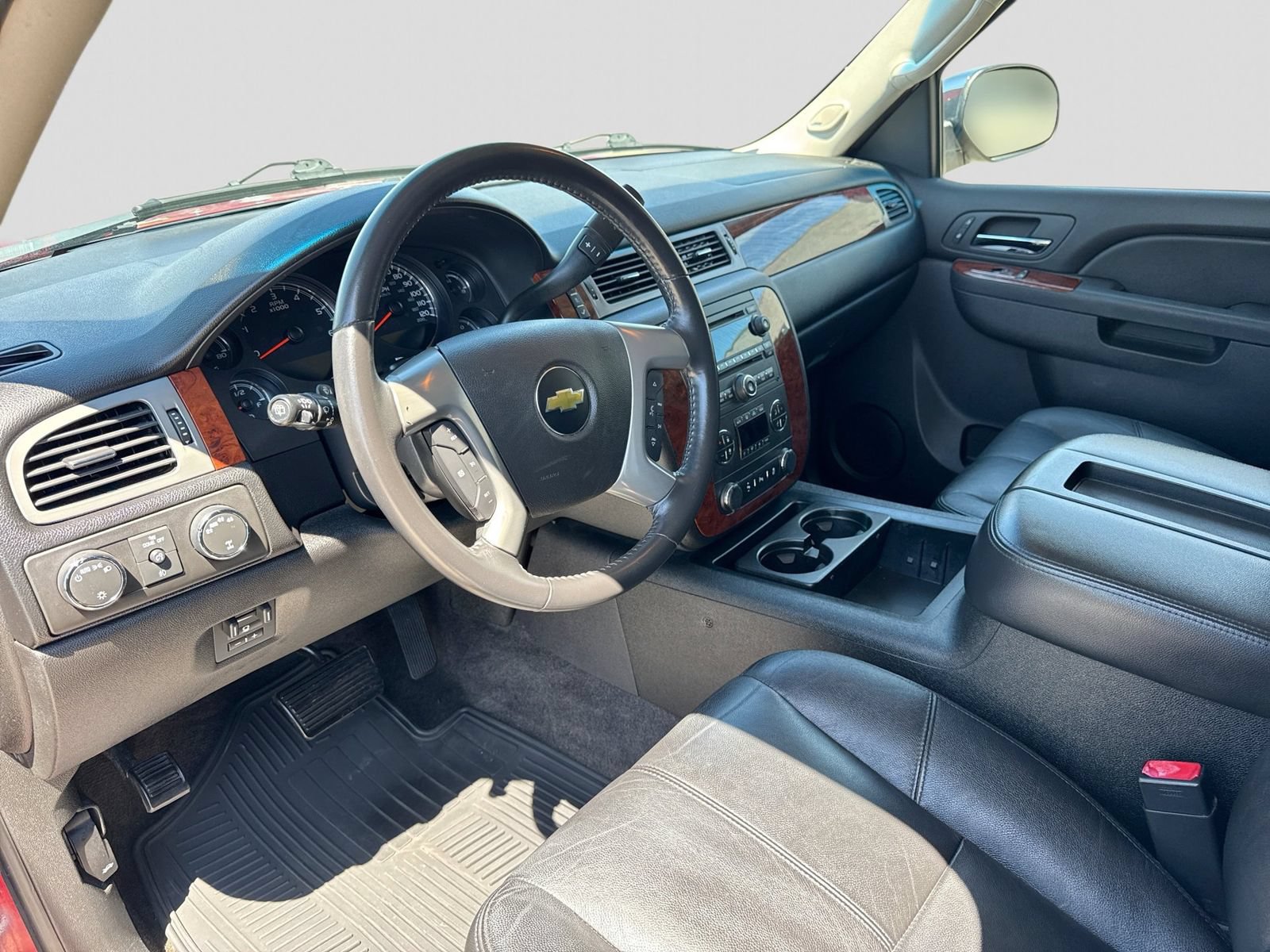 Used 2012 Chevrolet Suburban LT w/ All-Star Edition AWD/4WD image 2
