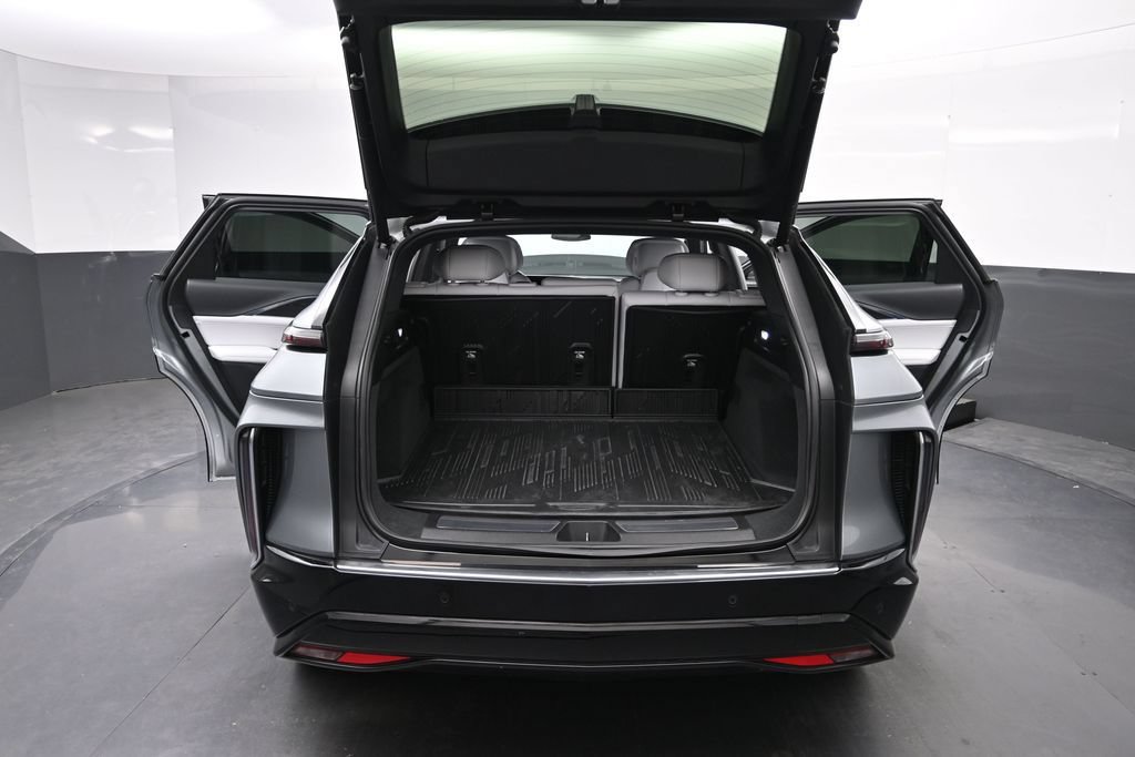 Certified 2024 Cadillac Lyriq Luxury AWD/4WD image 9
