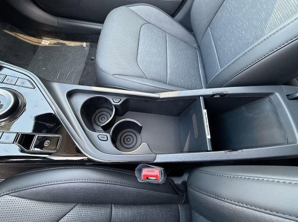 New 2025 Kia Niro SX Touring image 28