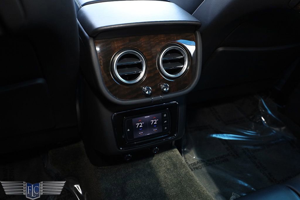 Used 2017 Bentley Bentayga image 16