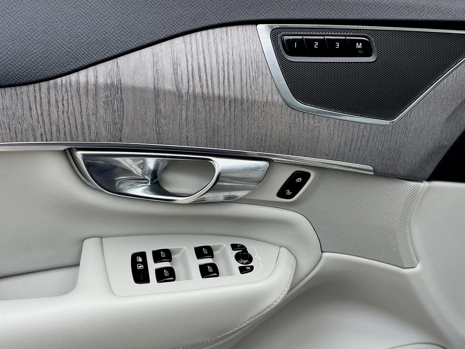 Certified 2023 Volvo XC90 B6 Plus w/ Protection Package Premier image 15