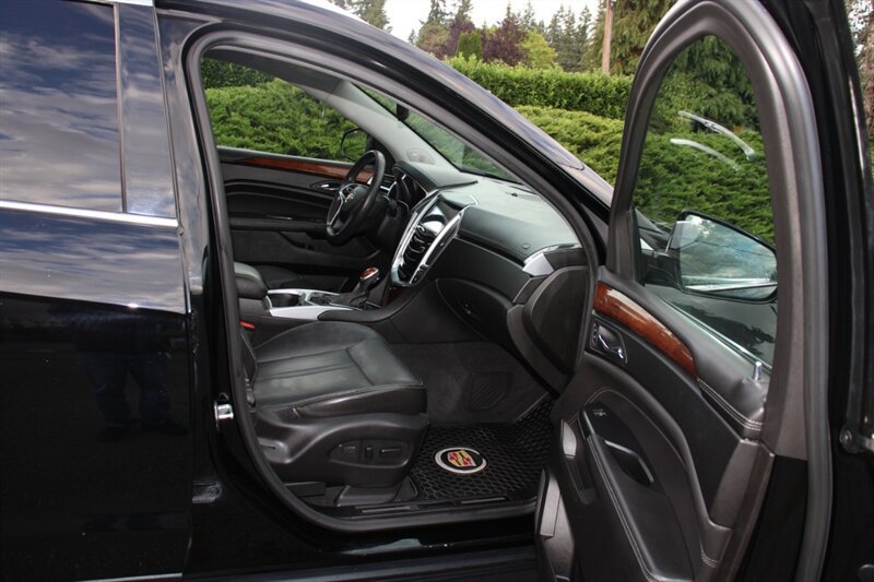 Used 2016 Cadillac SRX Luxury w/ Driver Awareness Package AWD/4WD image 14