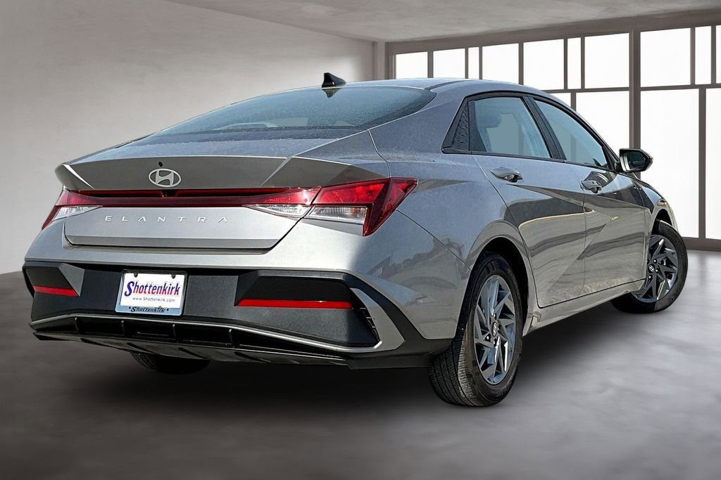 Used 2024 Hyundai Elantra SEL image 6