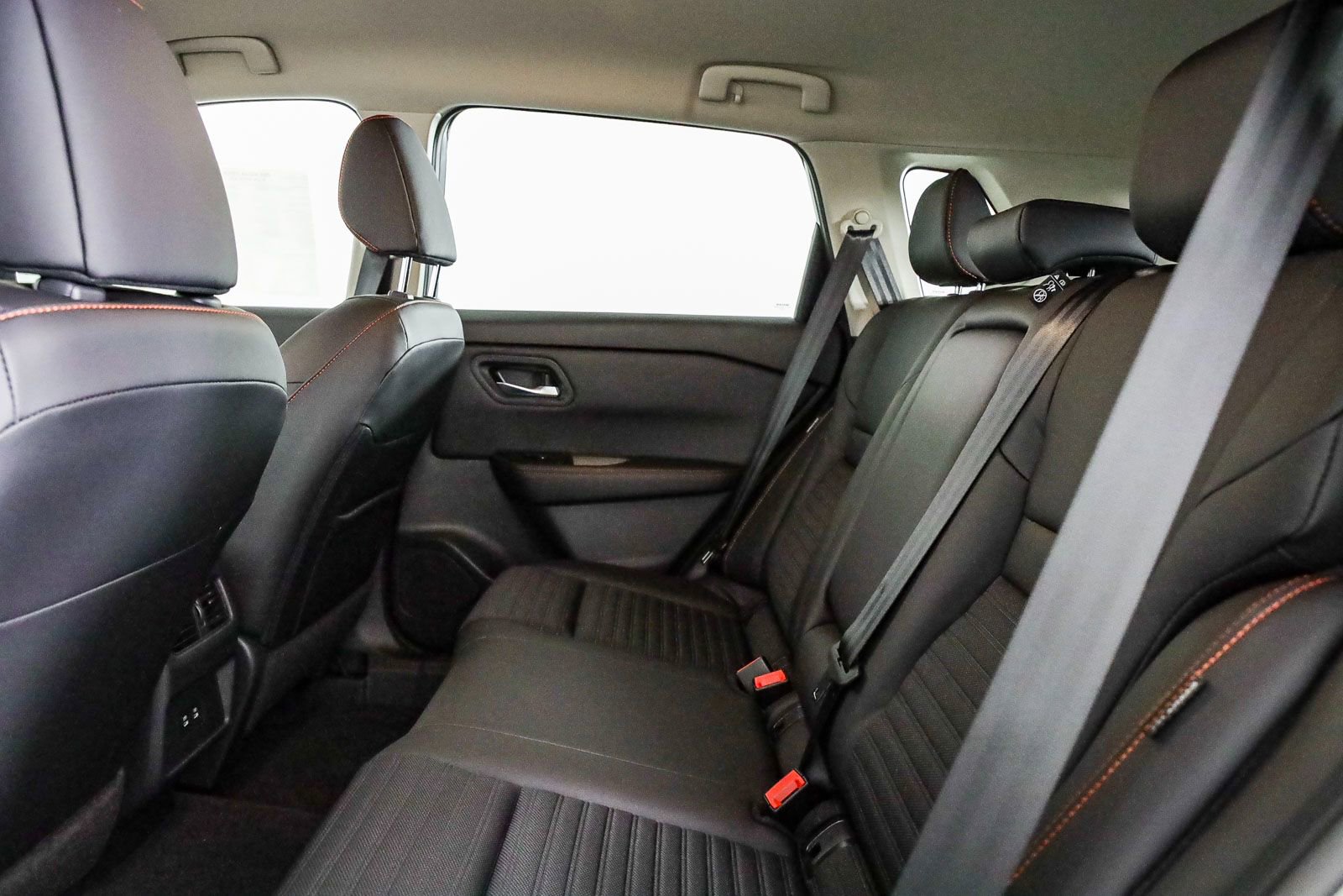 Certified 2025 Nissan Rogue SV image 21