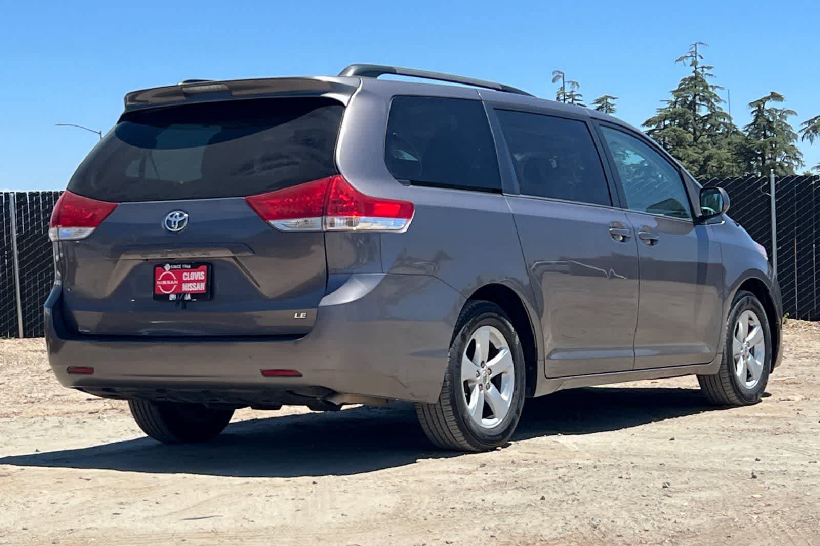 Used 2014 Toyota Sienna LE FWD image 3
