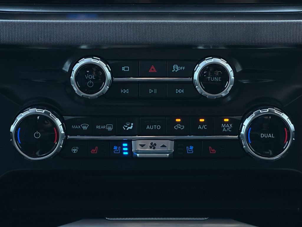 New 2026 Ford F350 Platinum w/ FX4 Off-Road Package image 40