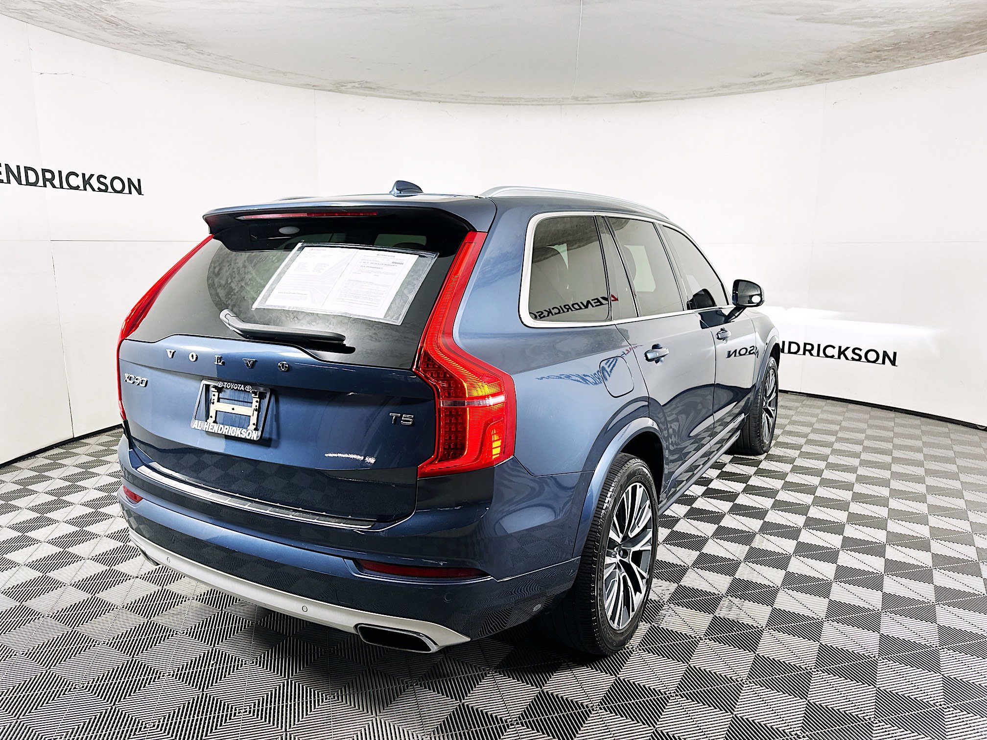 Used 2020 Volvo XC90 T5 Momentum w/ Protection Package Premier image 3