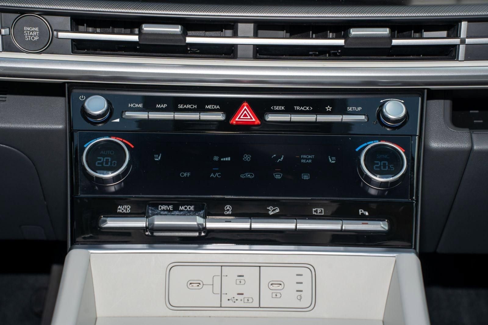 Used 2025 Hyundai Santa Fe SEL FWD image 26