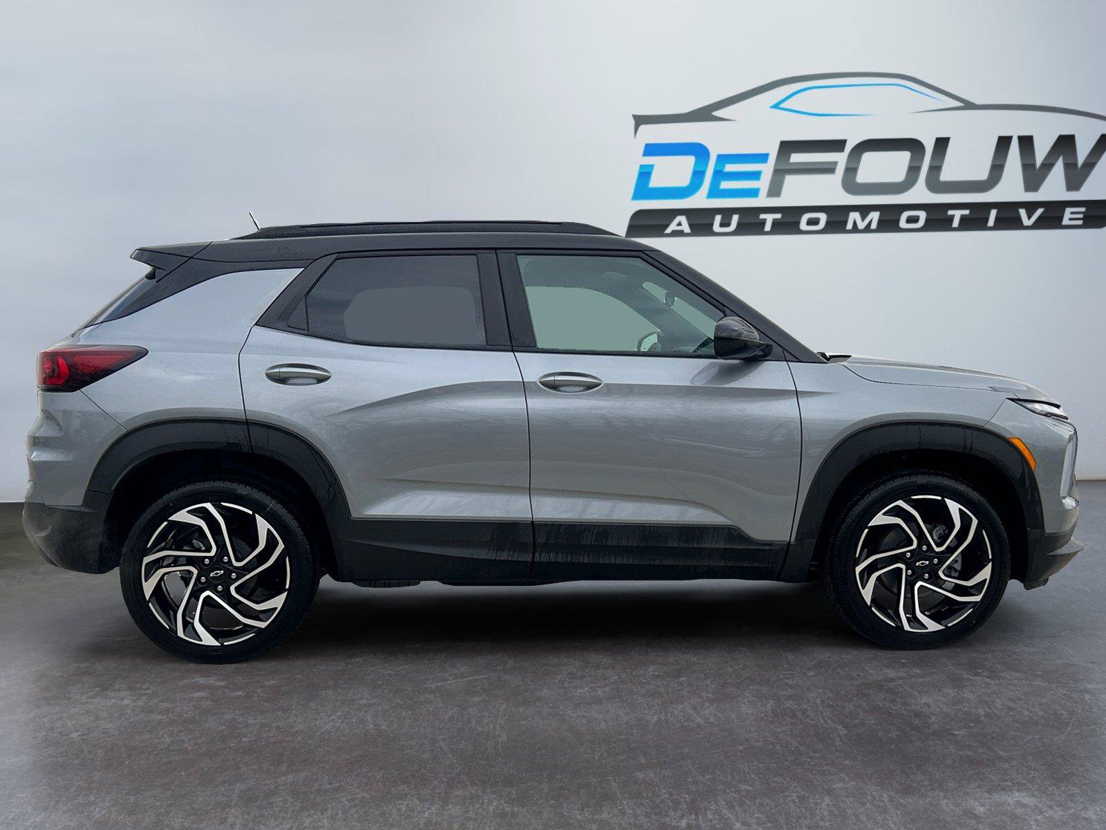 Used 2024 Chevrolet TrailBlazer RS w/ Driver Confidence Package AWD/4WD image 2