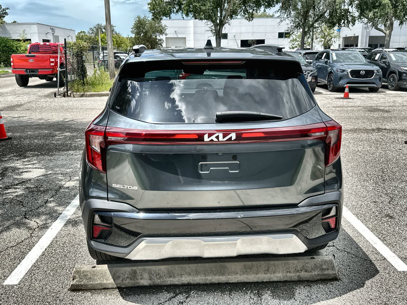 Used 2024 Kia Seltos EX FWD image 7