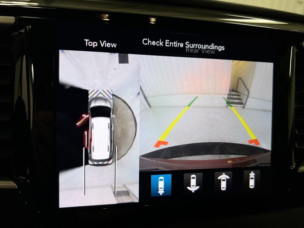 Used 2020 Chrysler Pacifica Touring w/ Advanced Safetytec Group FWD image 15