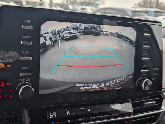 Used 2022 Toyota Sienna XSE image 17