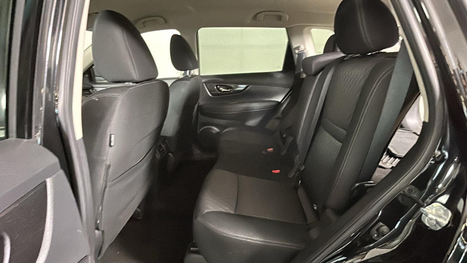 Used 2018 Nissan Rogue SV AWD/4WD image 30